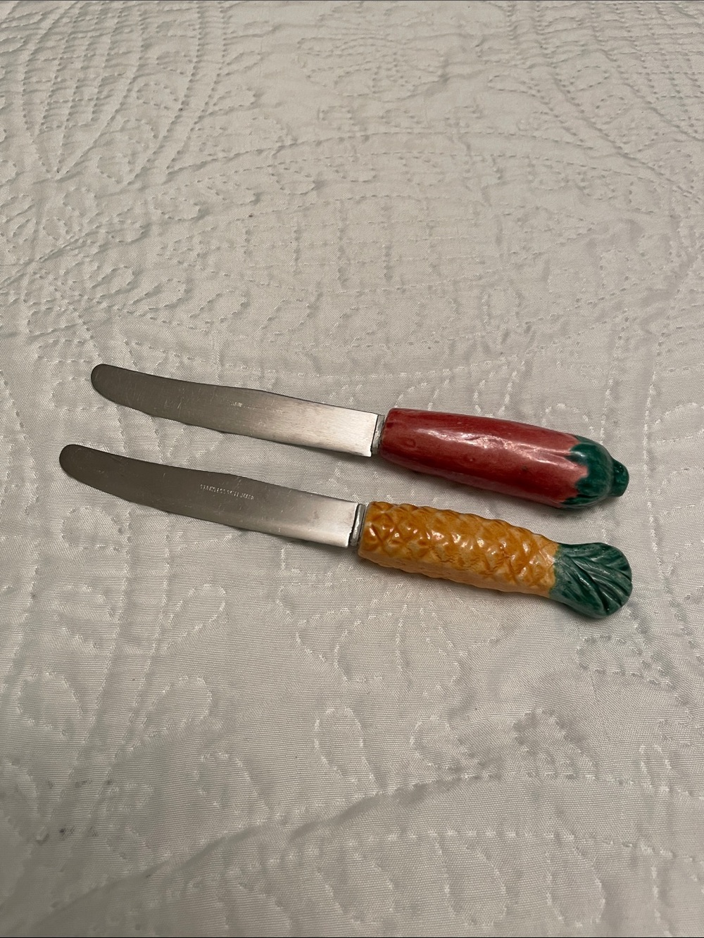 Set of 2 Ceramic Handles Cheese Knives with Fruits Strawberry & Pineapple Design